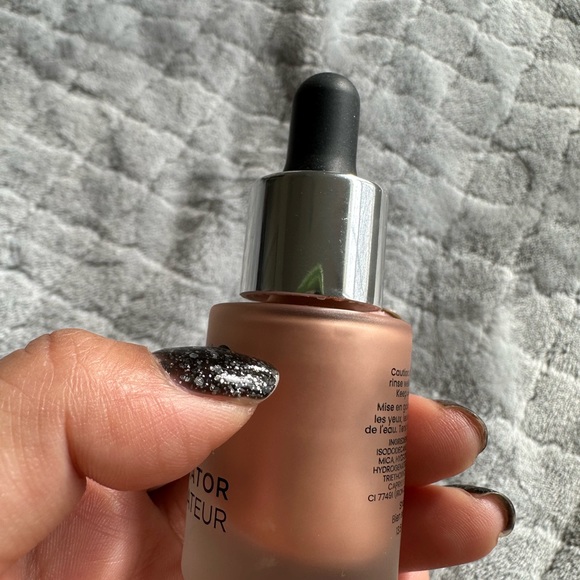 Iconic London illuminator- blush - Picture 8 of 8